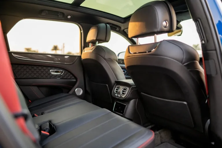 Bentley Bentayga Blue Image_04