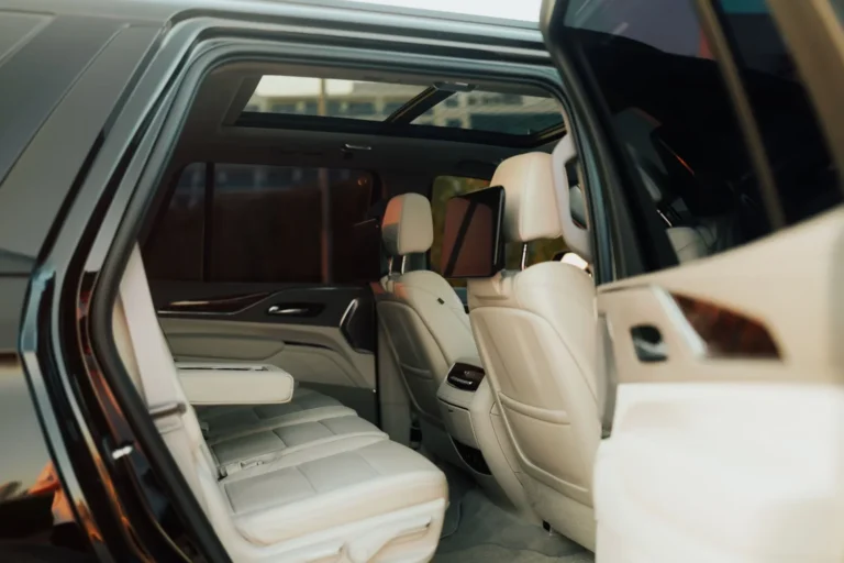 Cadillac Escalade Black 2023 Image_04