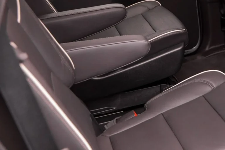 Cadillac Escalade Black 2024 Image_03