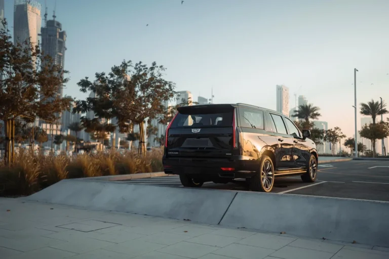 Cadillac Escalade ESV Black Image_02