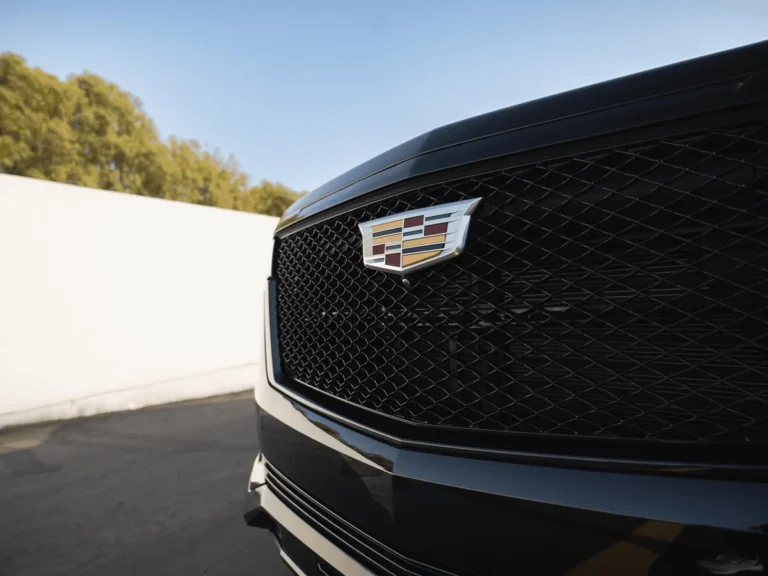 Cadillac Escalade Platinum Sport Image_03