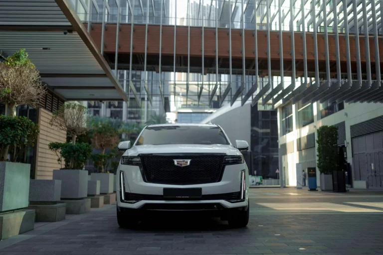 Cadillac Escalade White 2021 Image_01