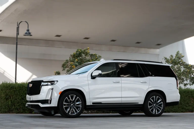 Cadillac Escalade White 2025 Image_04