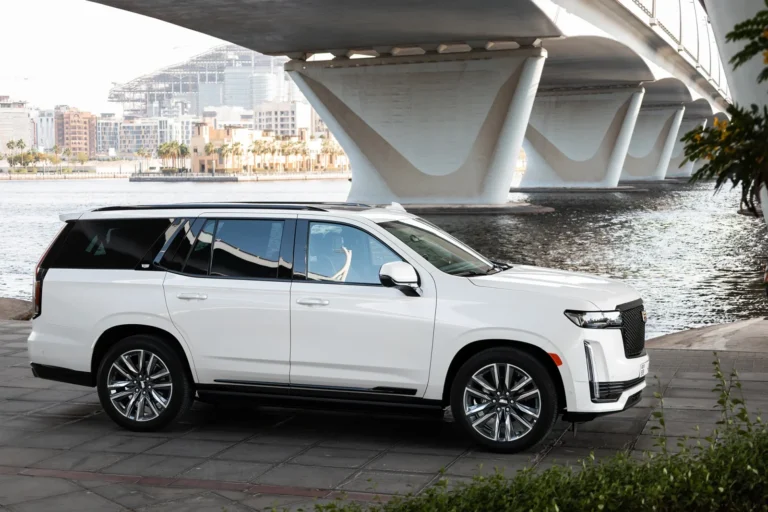 Cadillac Escalade White 2025 Image_05