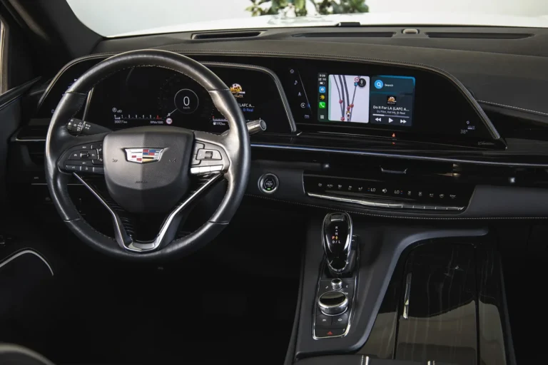 Cadillac Escalade White 2025 Image_06