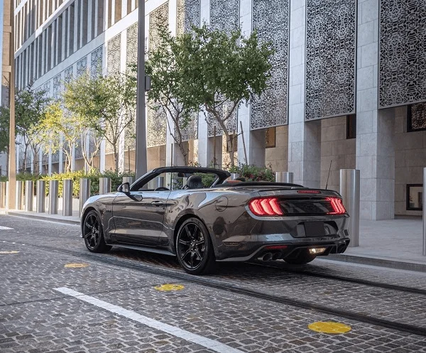 Ford Mustang Convertible Image_02