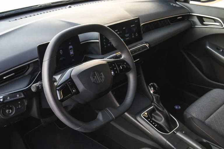 MG 3 Black 2025 Image_04