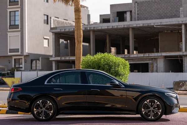 Mercedes E200 Image_02