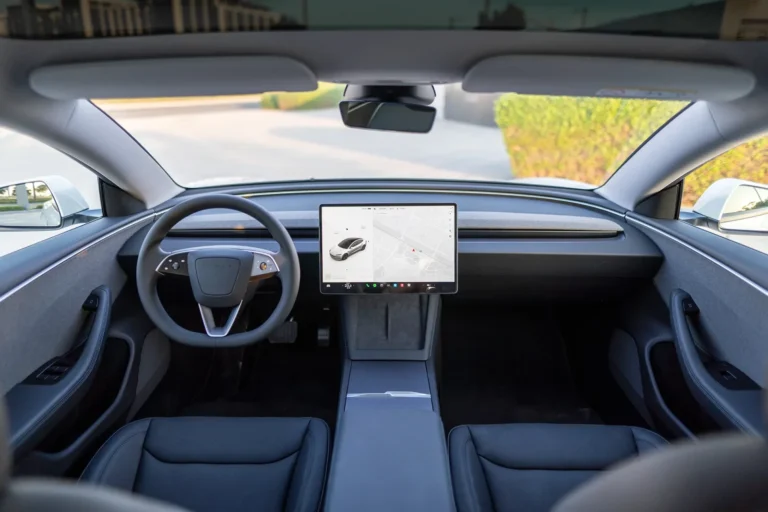 Tesla Model 3 White Image_04