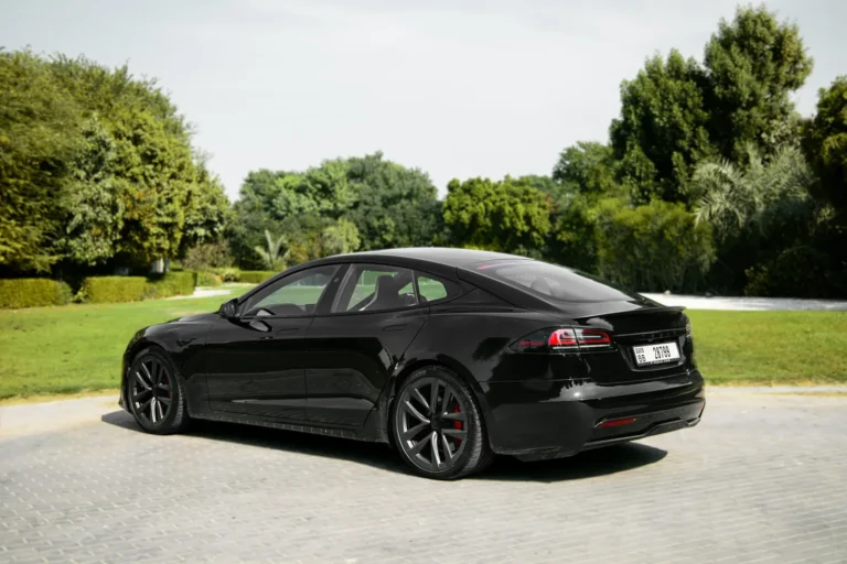 Tesla Model S Plaid Black Image_03