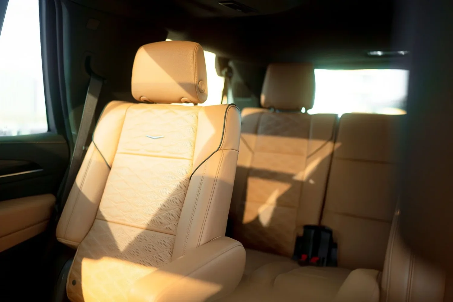 Cadillac Escalade White 2021 Image_04