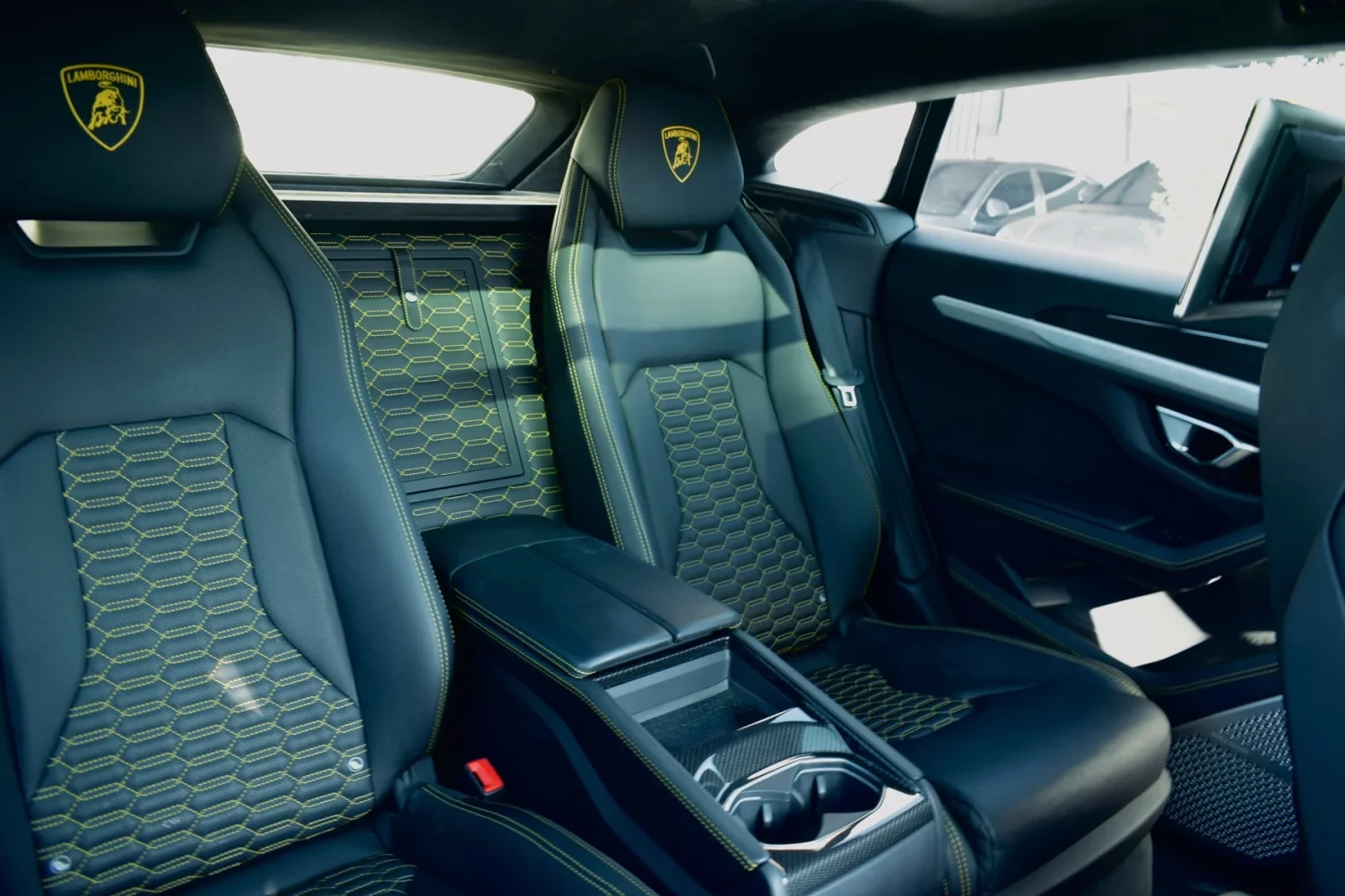 Lamborghini Urus Image_04