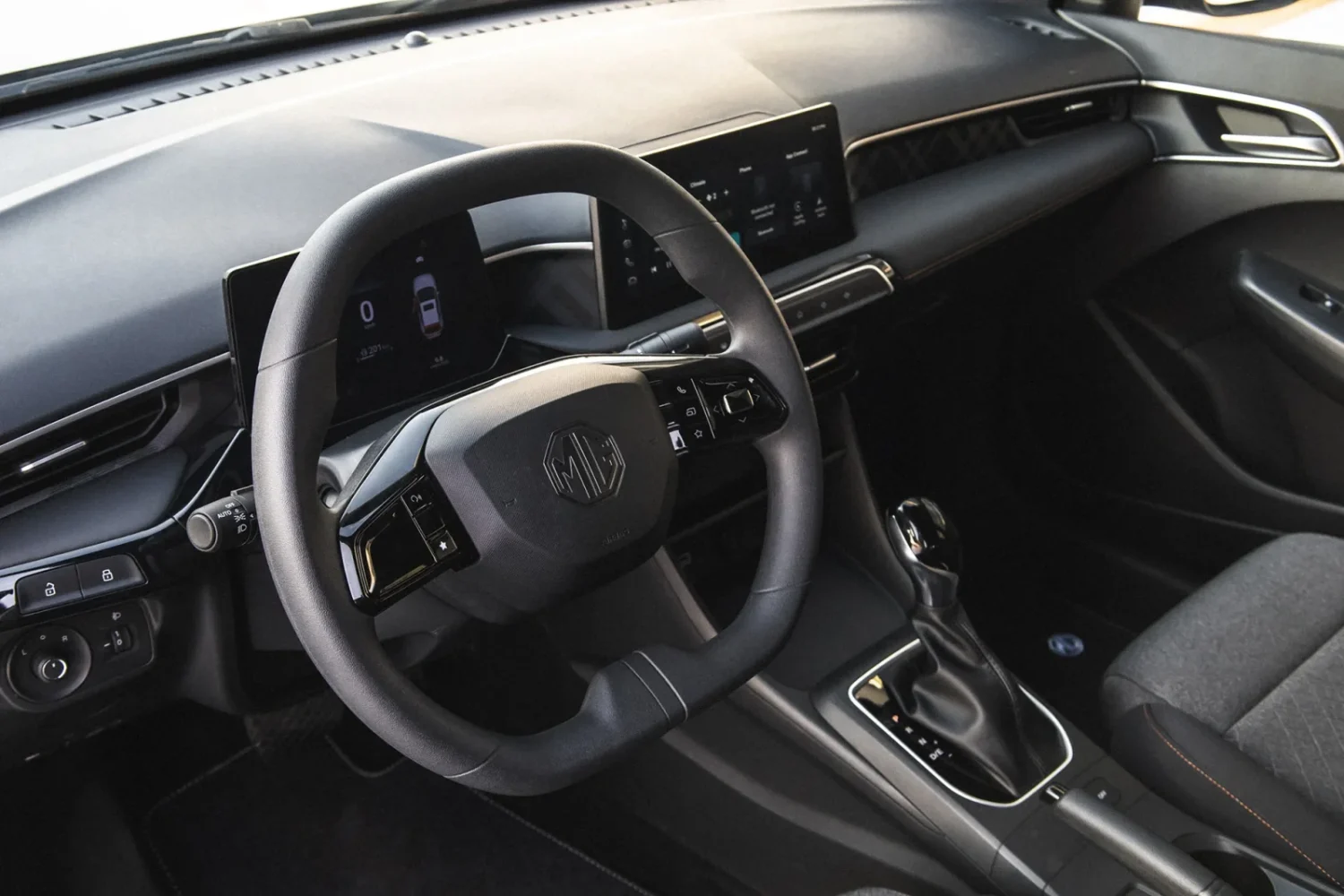 MG 3 Black 2025 Image_04