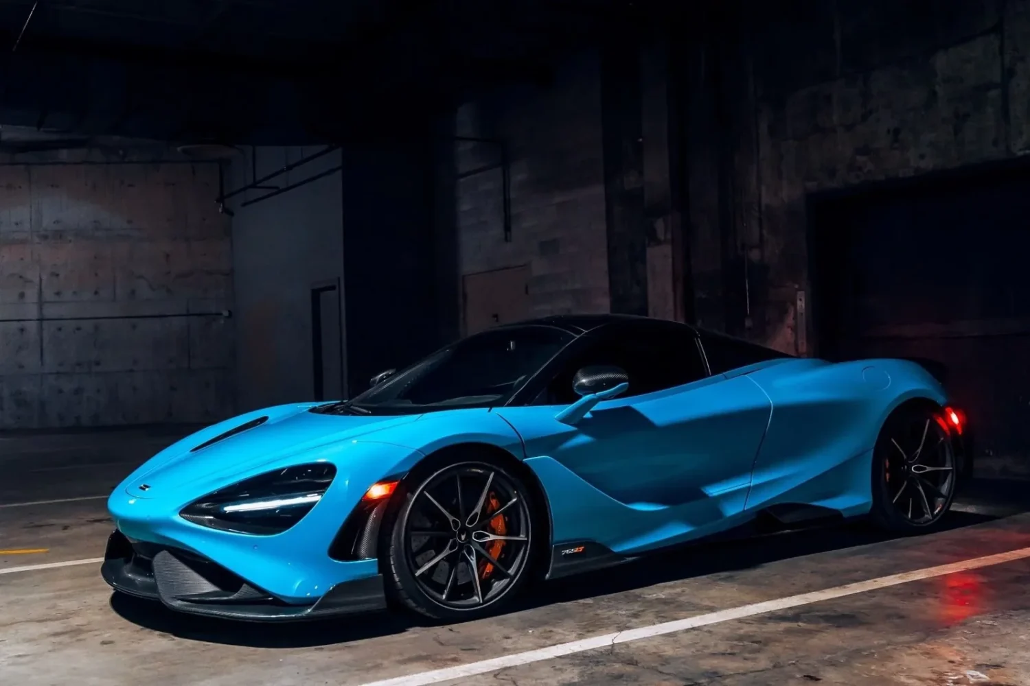 McLaren 765LT Blue Image_01