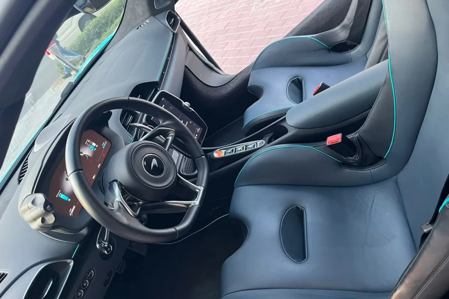 McLaren Artura Cyan Image_01