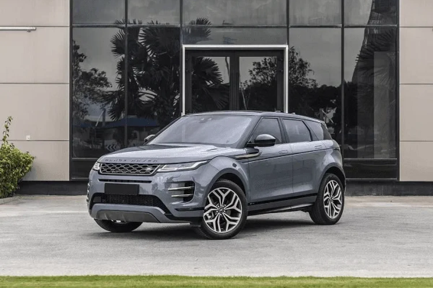 Range Rover Evoque Cover Image