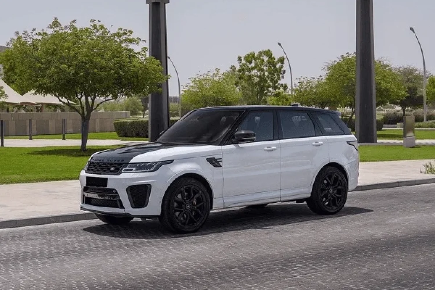 Range Rover SVR Cover Image