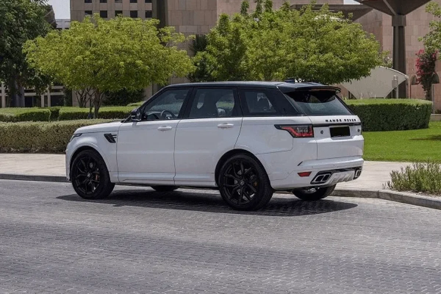Range Rover SVR Image_01