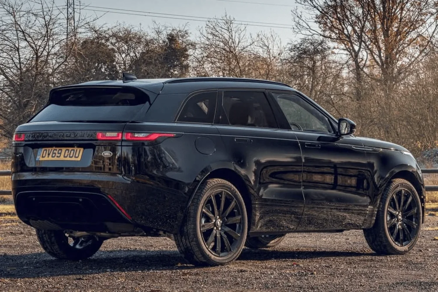 Range Rover Velar R Dynamic Image_03