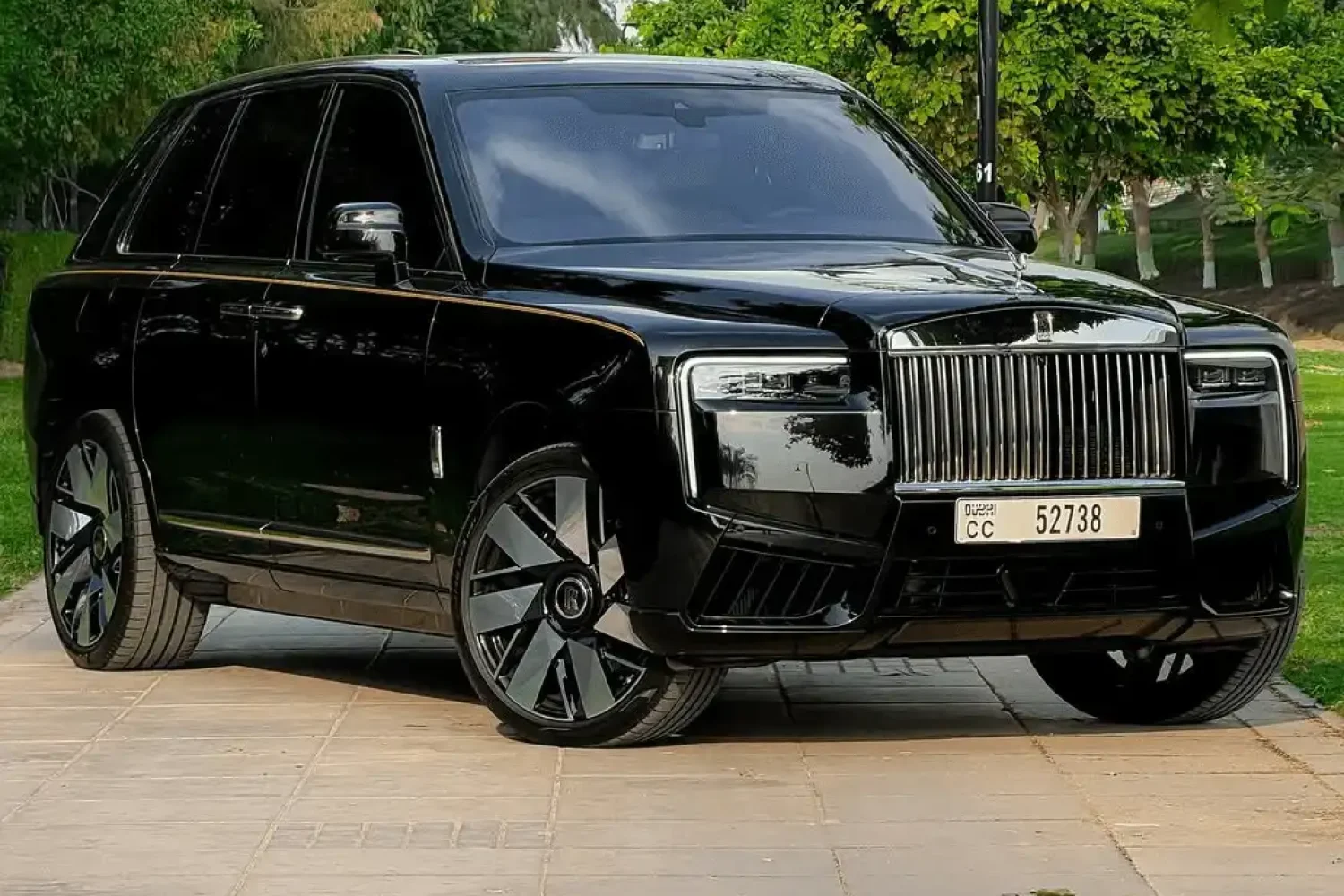 Rolls Royce Cullinan 2025 Cover Image