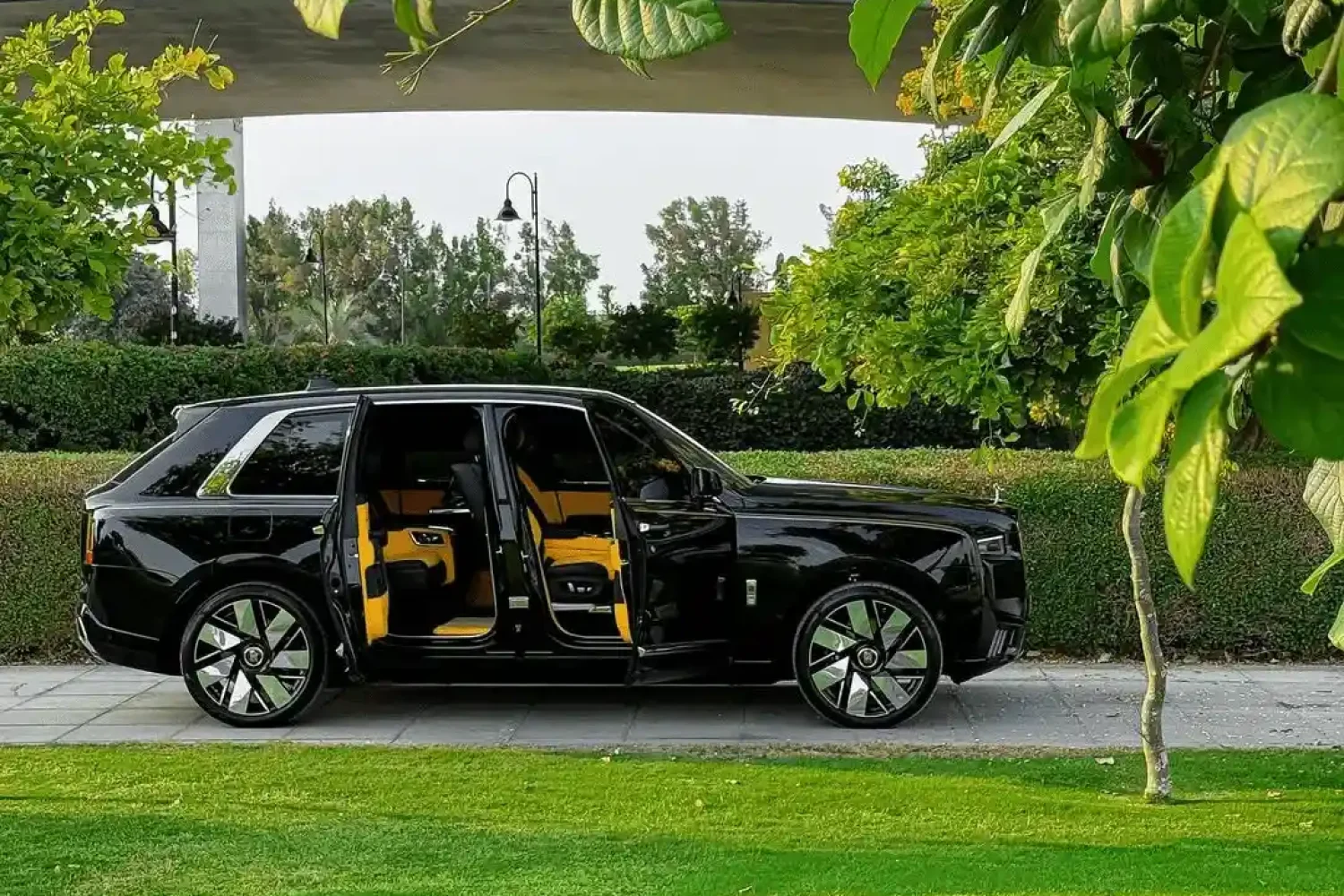 Rolls Royce Cullinan 2025 Image_01
