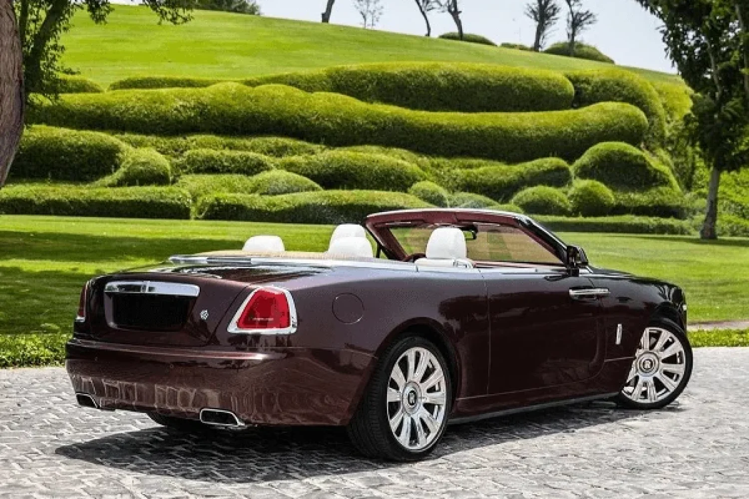 Rolls Royce Dawn 2022 Image_01