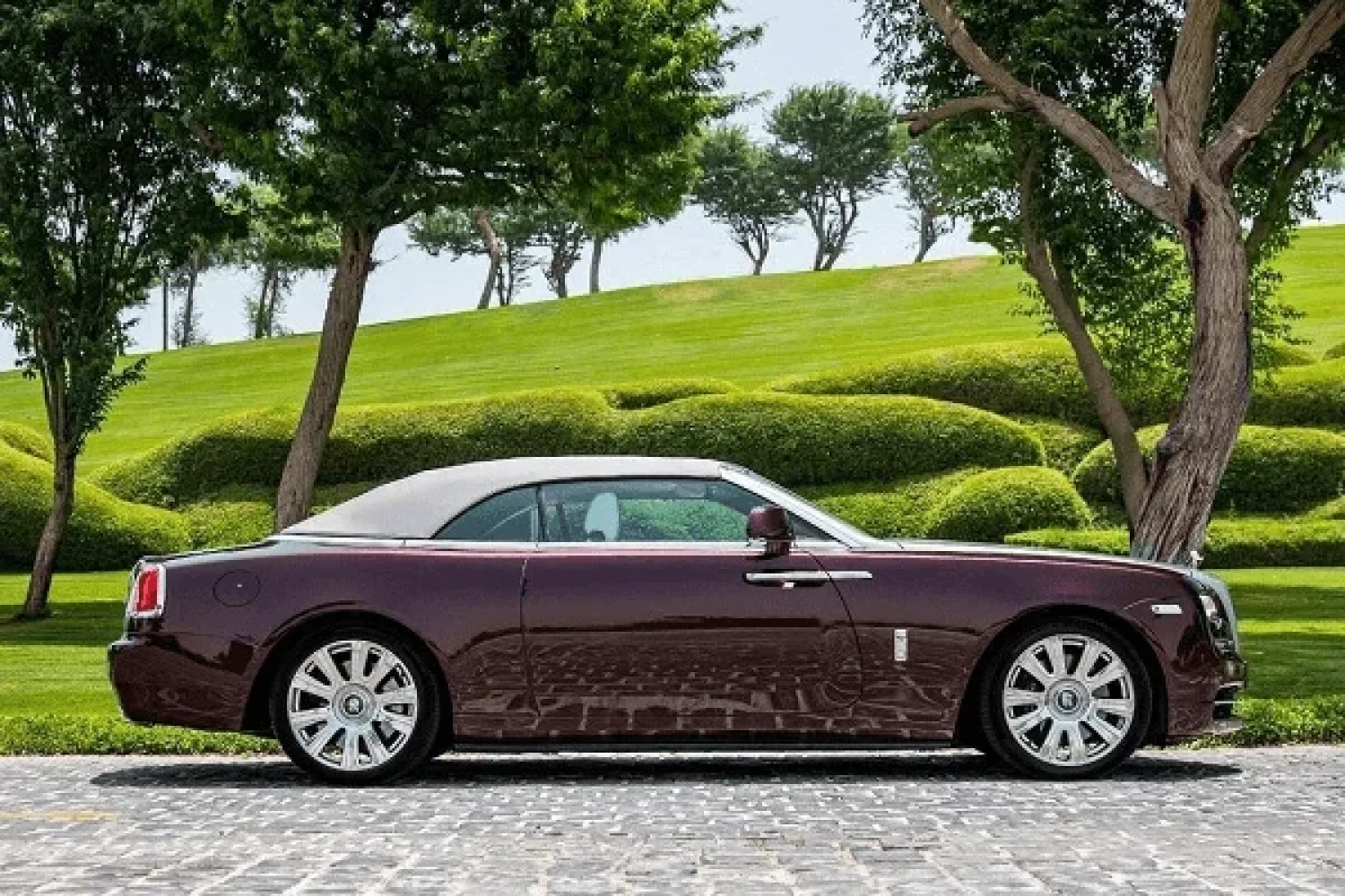 Rolls Royce Dawn 2022 Image_02