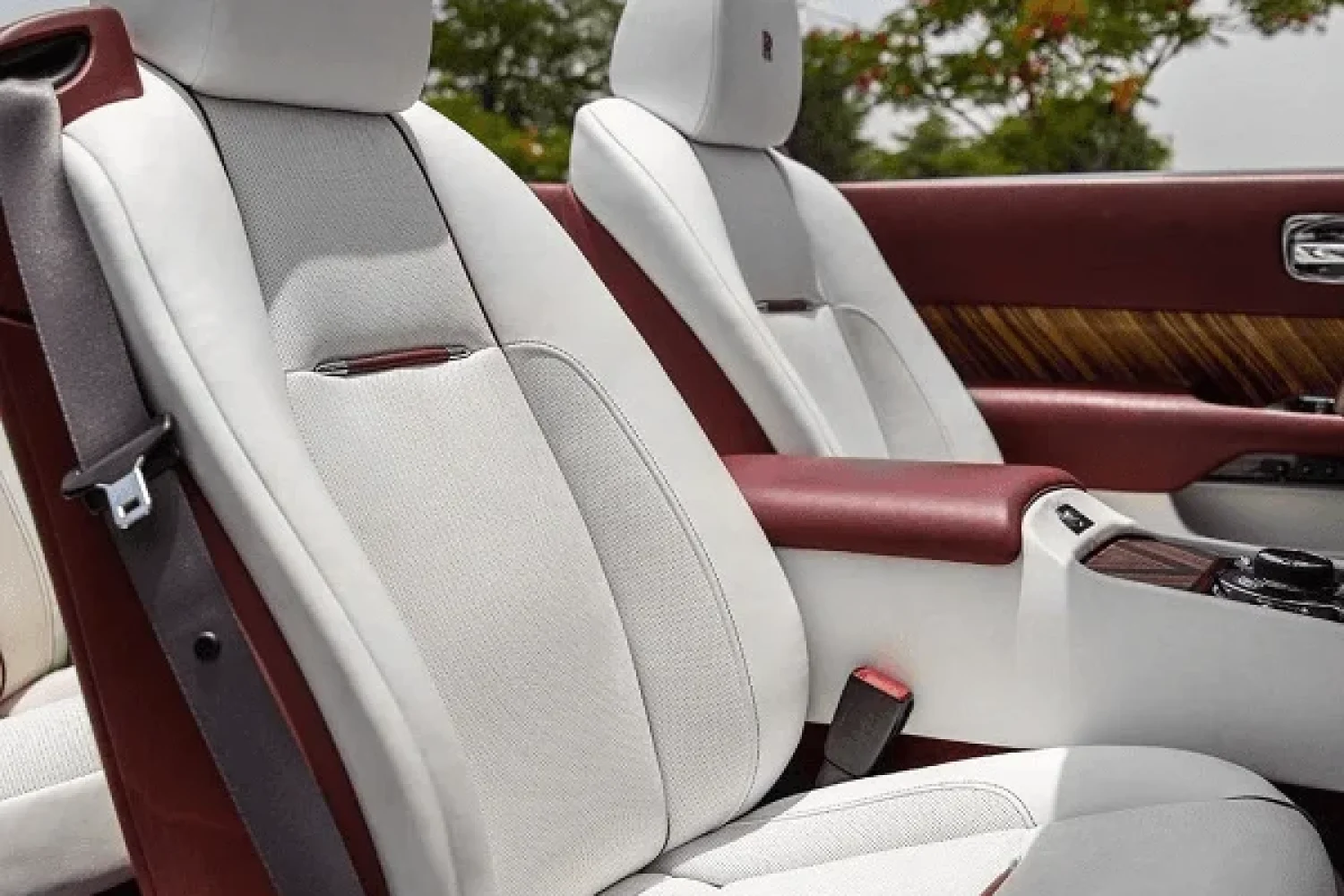 Rolls Royce Dawn 2022 Image_04