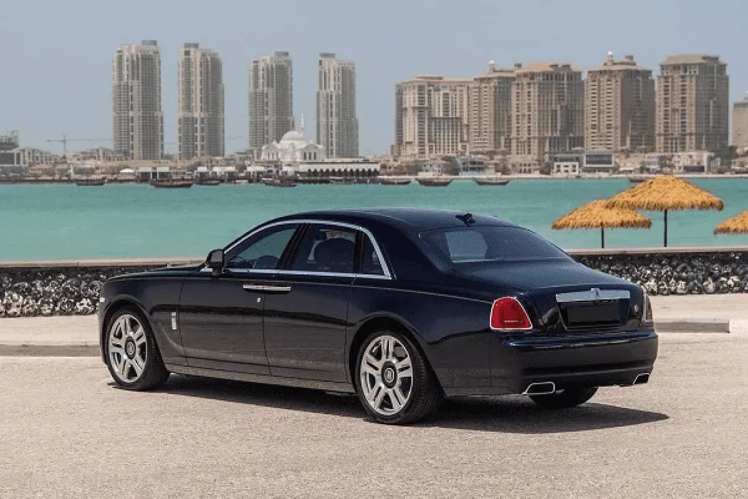 Rolls Royce Ghost Black Image_02