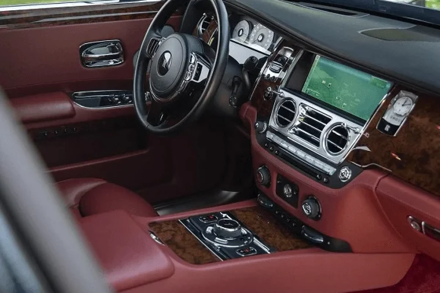 Rolls Royce Ghost Black Image_03