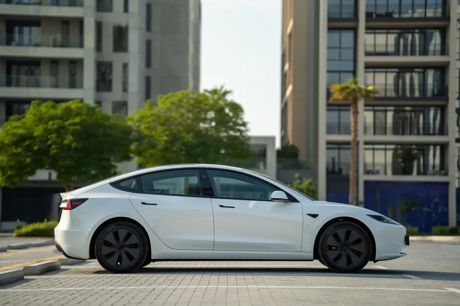 Tesla Model 3 White Image_02
