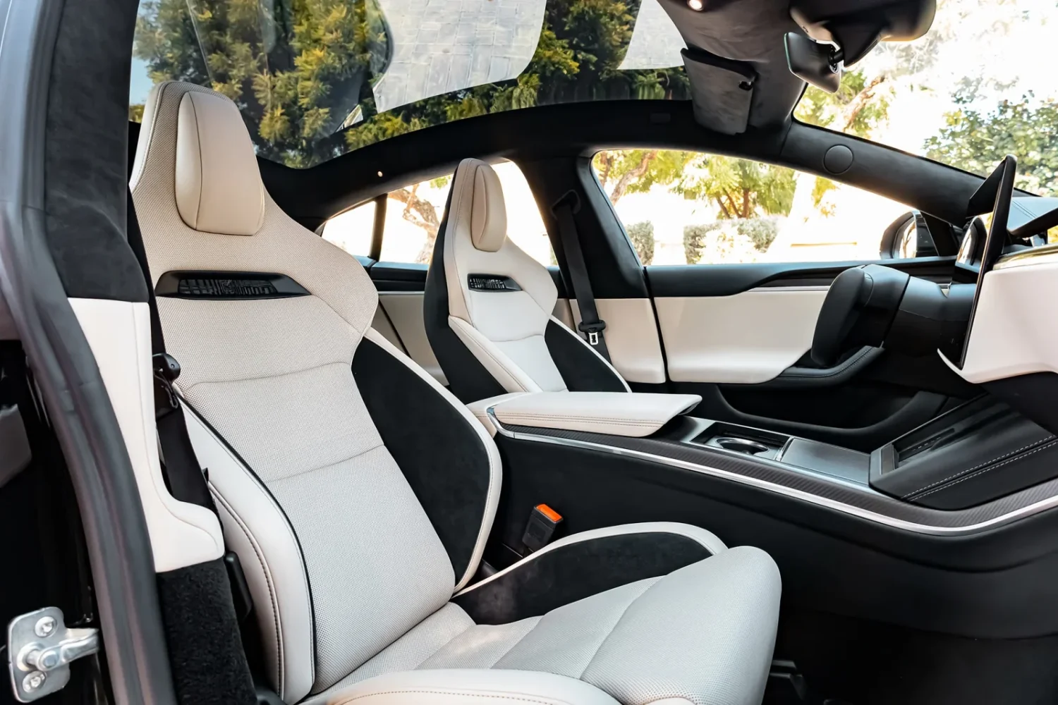 Tesla Model S Plaid Black Image_05