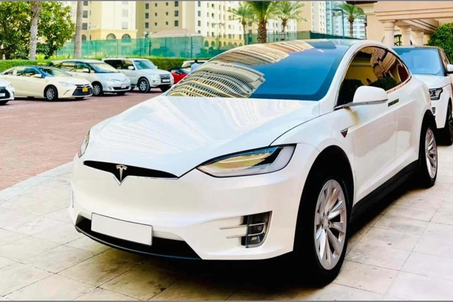 Tesla Model X White Image_03
