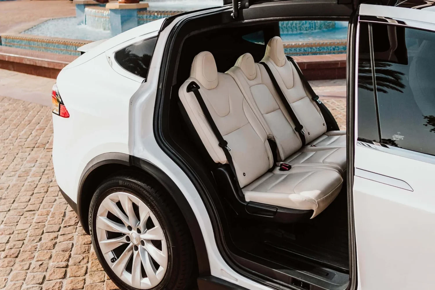 Tesla Model X White Image_05