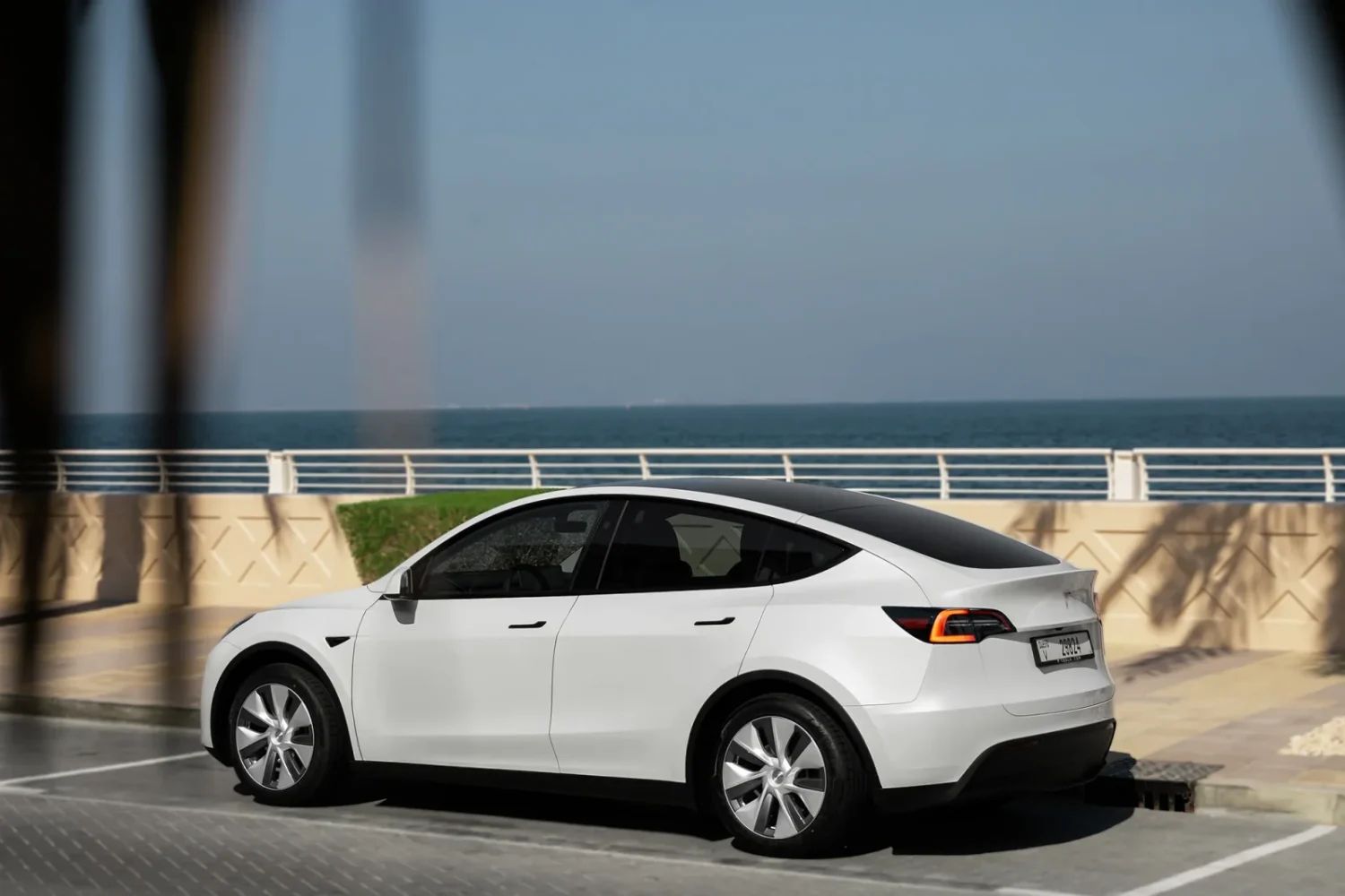 Tesla Model Y White Image_01